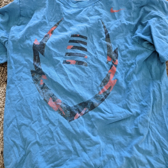 4 boys shirts - Picture 2 of 5